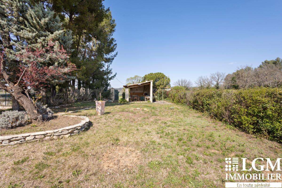 Aix en Provence - Propriété avec studio indépendant, garage de 80 m² et plus de 3 000 m² de terrain - photo 14