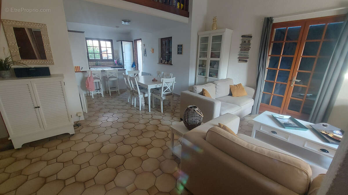 A Sainte Marie plage, villa individuelle à proximité de la plage avec garage - photo 10