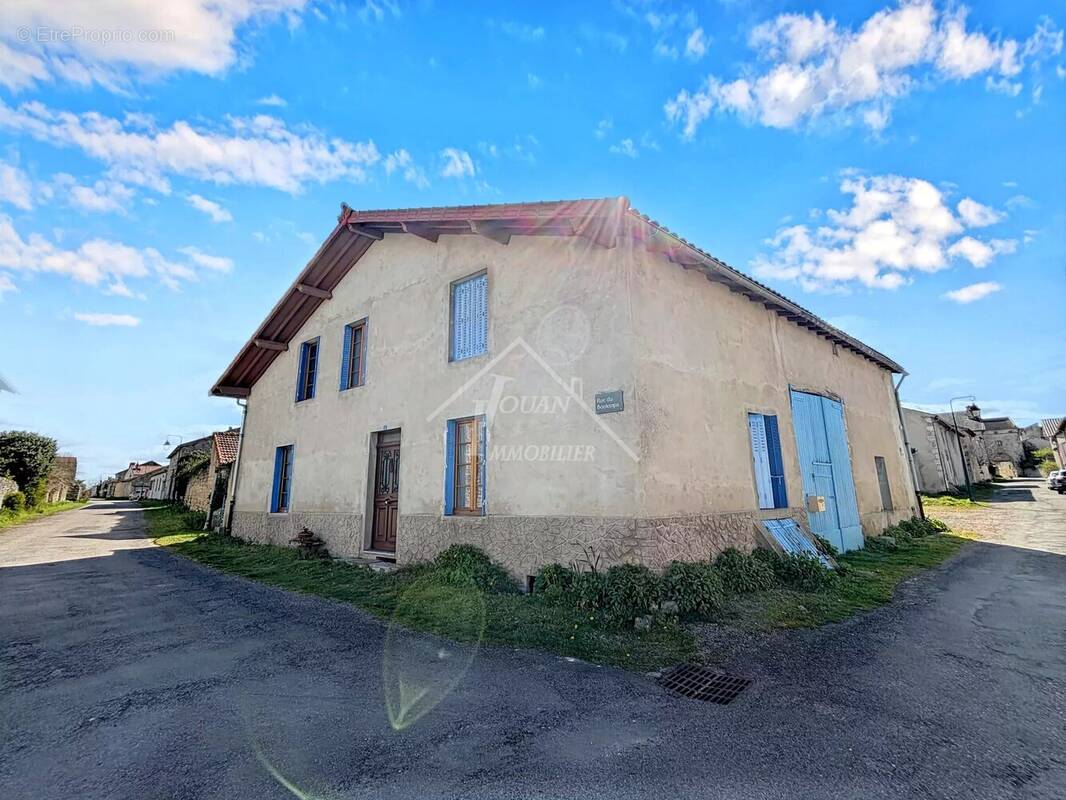 Maison à CHARROUX