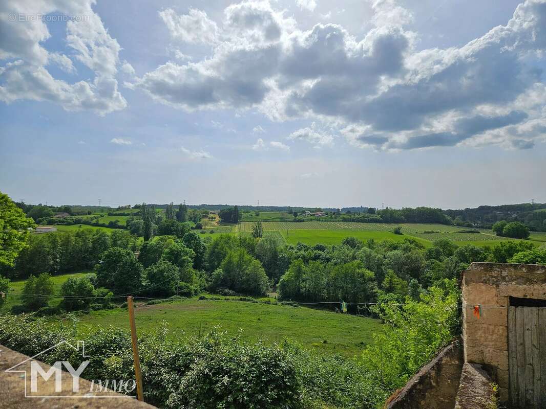 Maison à LES LEVES-ET-THOUMEYRAGUES