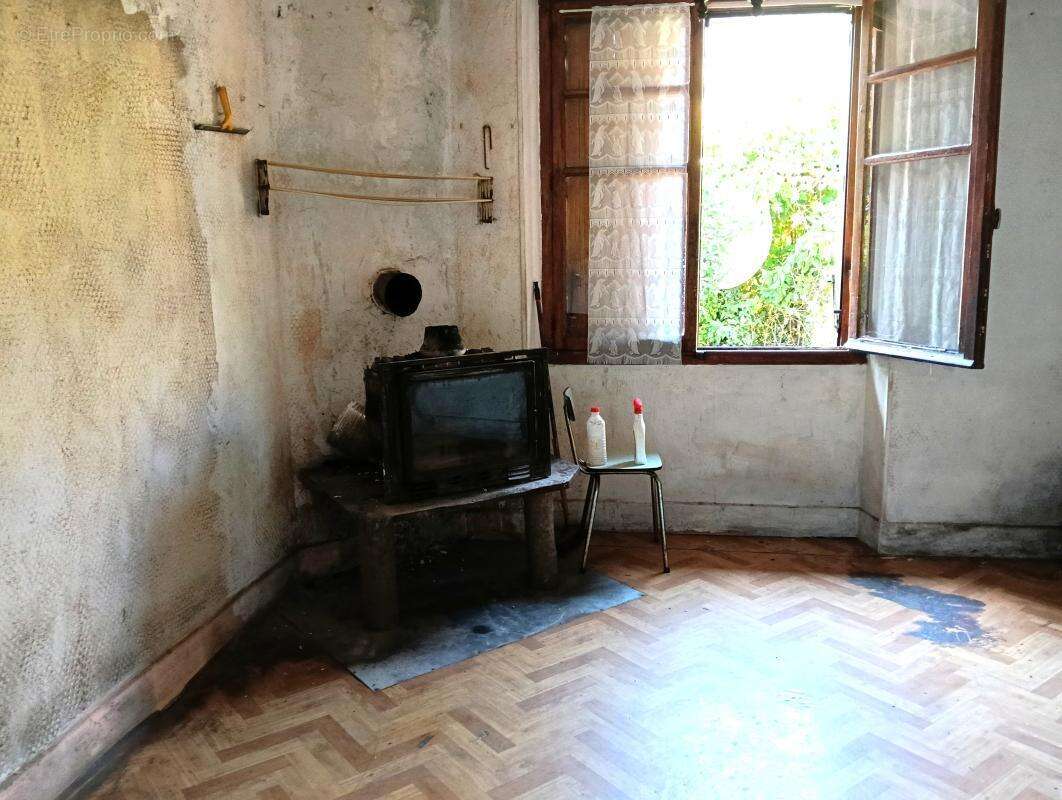 SOUS OFFRE ACCEPTEE - VIVIEZ - Maison 2/3 chambres, garage, jardin et caves - photo 13