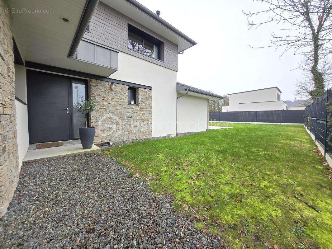 Maison contemporaine 2021 – Belles prestations, vie de plain-pied et cadre calme – 152 m² - photo 24