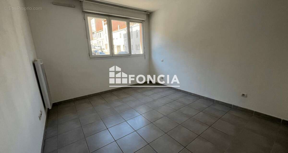 Appartement à MARSEILLE-4E