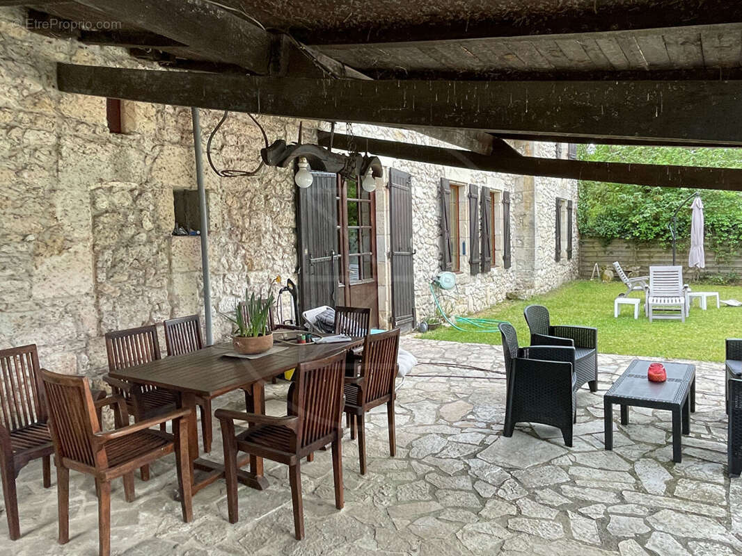 Maison à BONNEVILLE-ET-SAINT-AVIT-DE-FUMADIERES