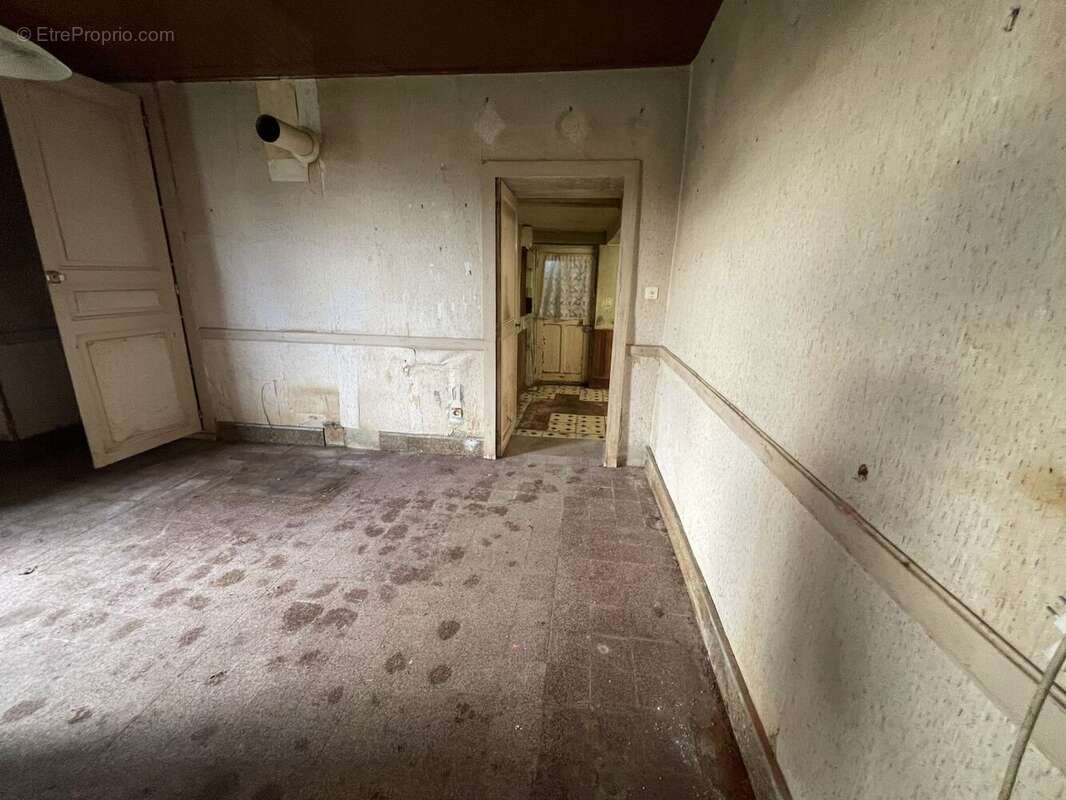 Maison à SAINT-HILAIRE-EN-LIGNIERES