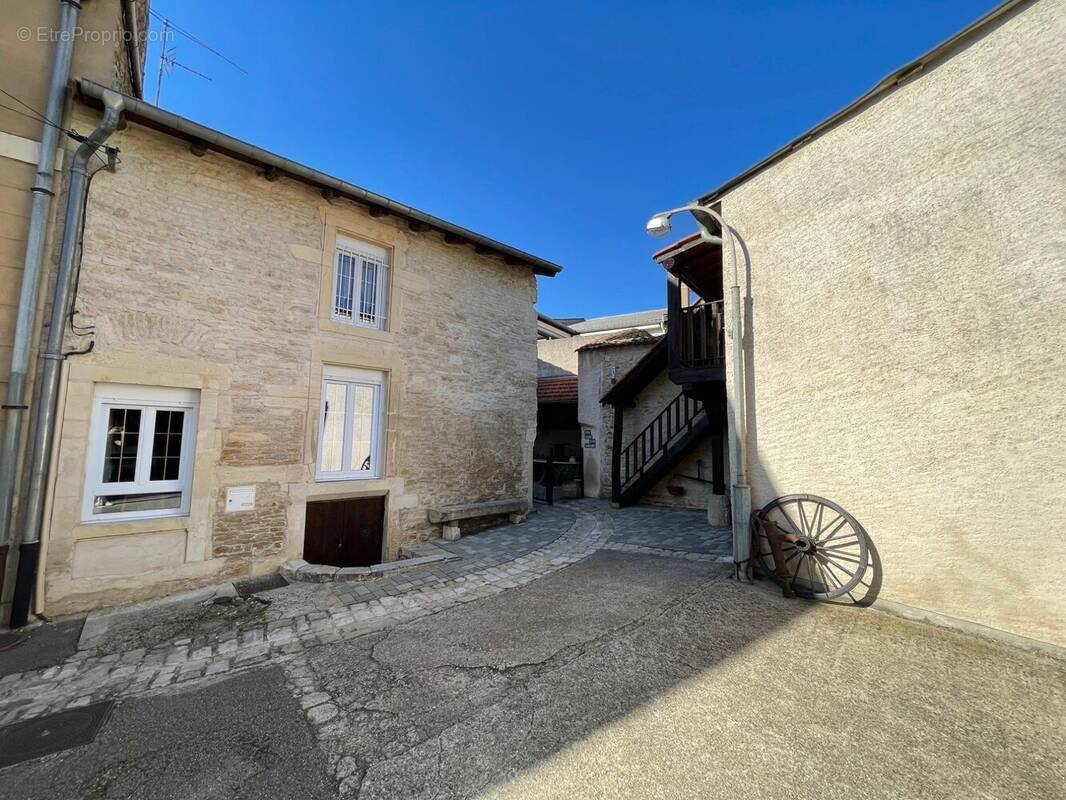 Maison à THIAUCOURT-REGNIEVILLE