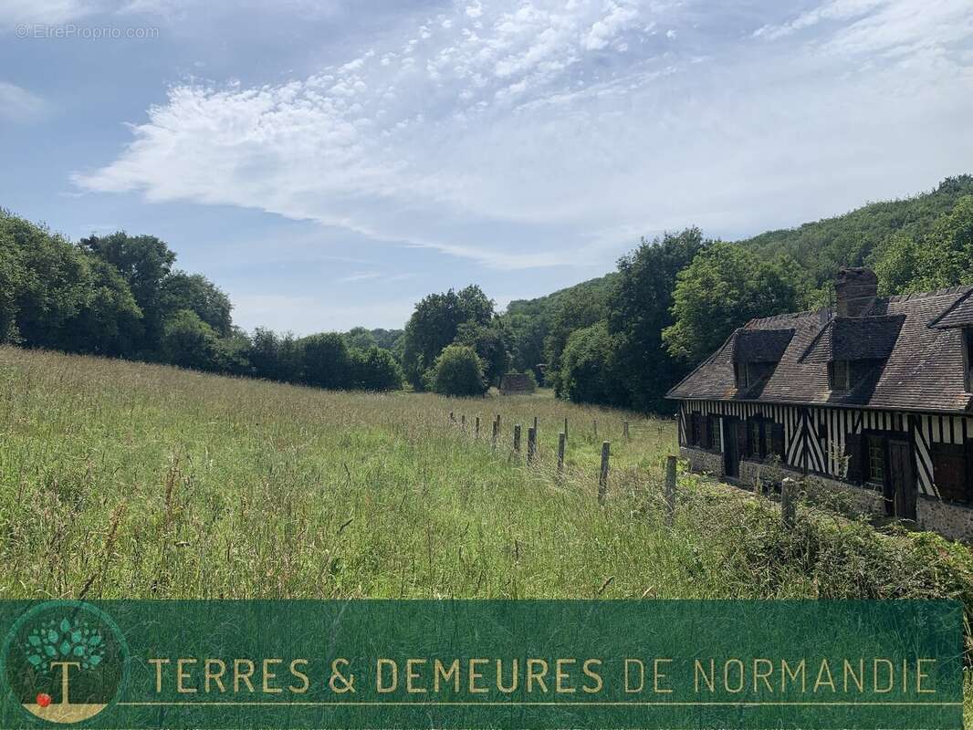 En NORMANDIE, entre LISIEUX et ORBEC, maison de caractère en colombage nichée dans une vallée - photo 3