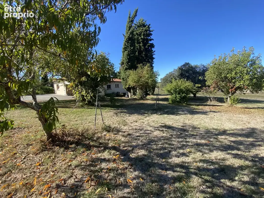 Plain-pied  avec piscine sur plus de 9 000 m2 de terrain - photo 17