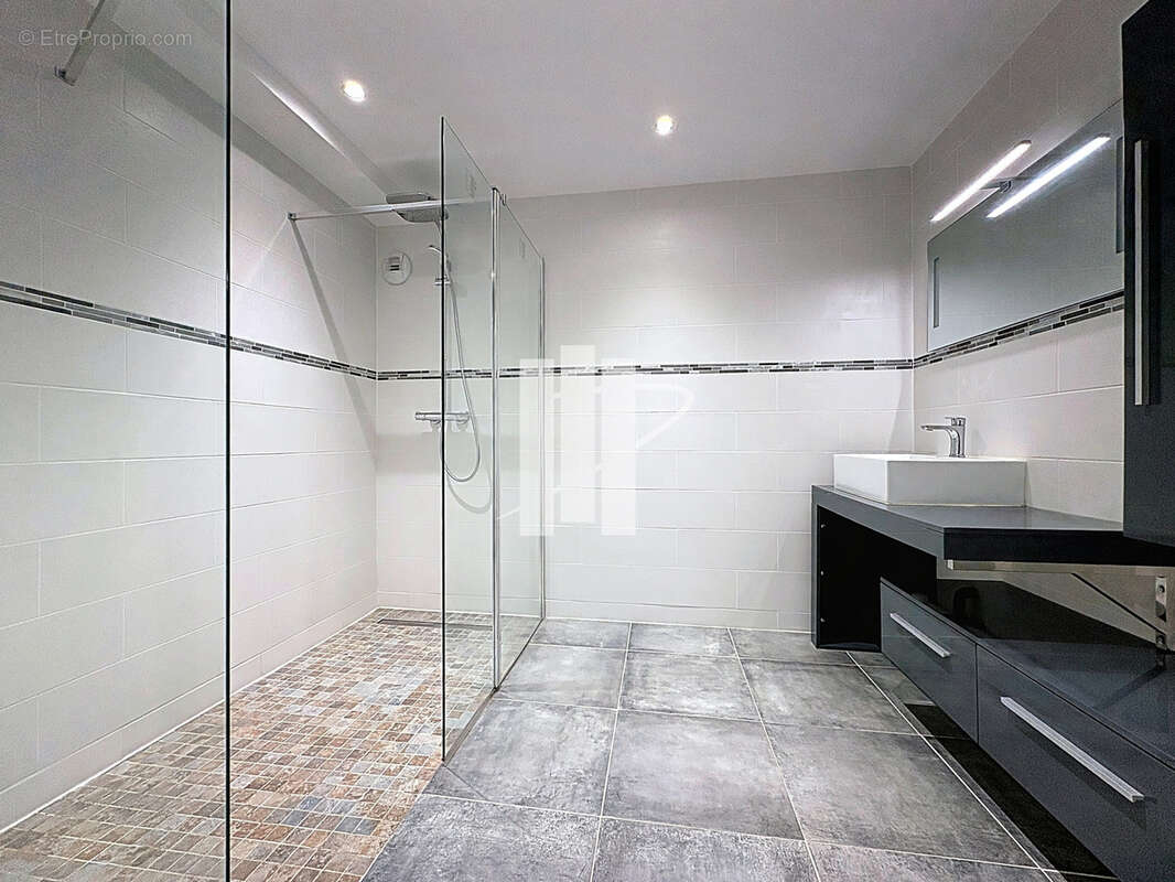 - coeur de boulouris appartement 3 pieces- - photo 5