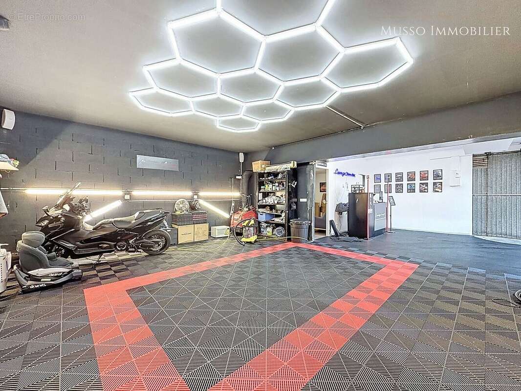Commerce 65 m² à Marseille-9e  - photo 8