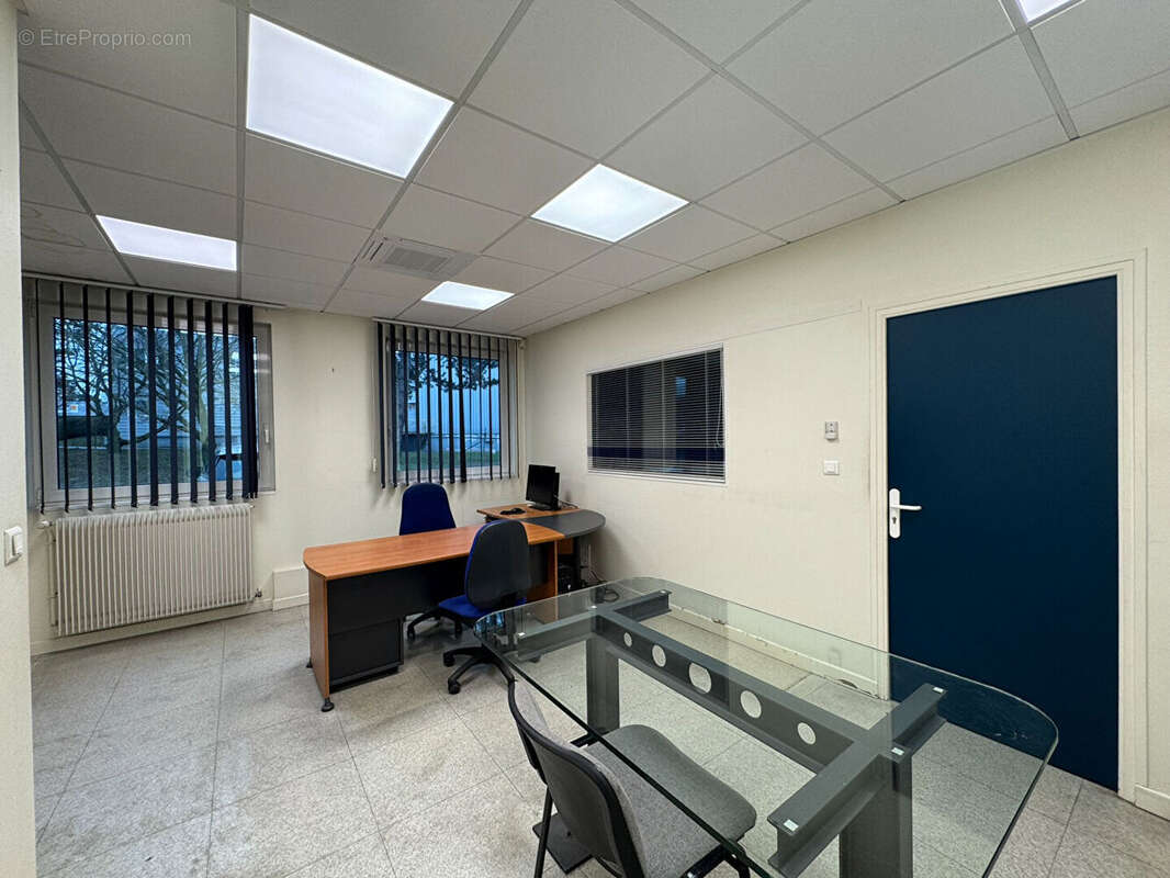 Bâtiment d'activité avec bureaux - 2245 m² - Zone Reims/Tinqueux - photo 10
