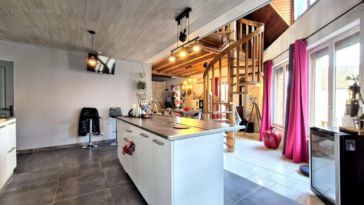 Appartement à DAMERY