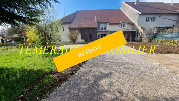 Appartement à MONNET-LA-VILLE