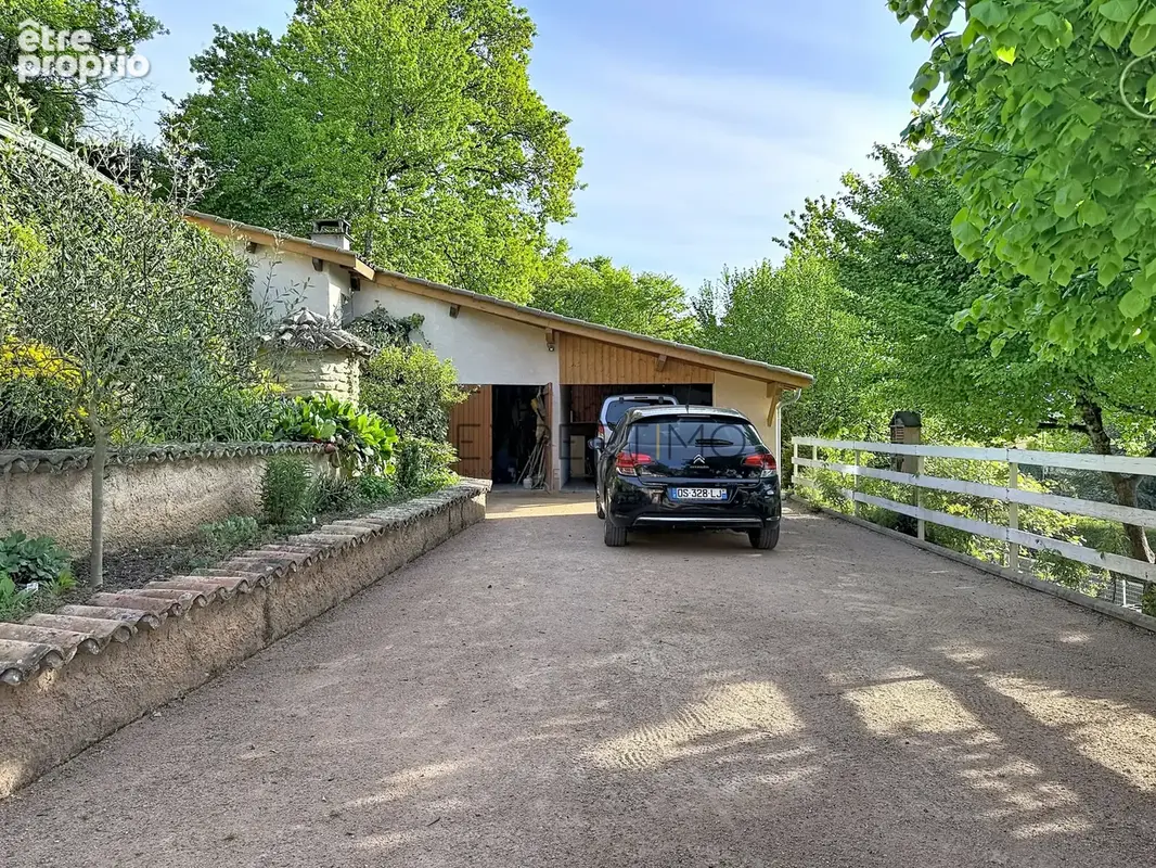 Vue exceptionnelle, piscine et grands volumes : une maison familiale rare aux portes de Mâcon - photo 28