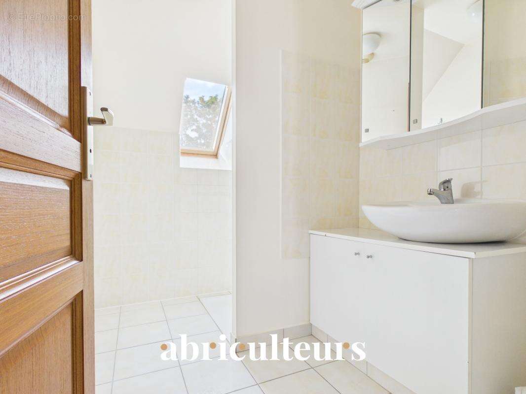 Maison familiale de 107m² avec terrasse et jardin - en vente à Versailles Porchefontaine (78000) - photo 19