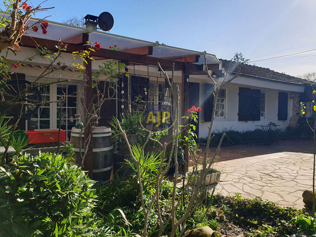 Maison à VENDAYS-MONTALIVET