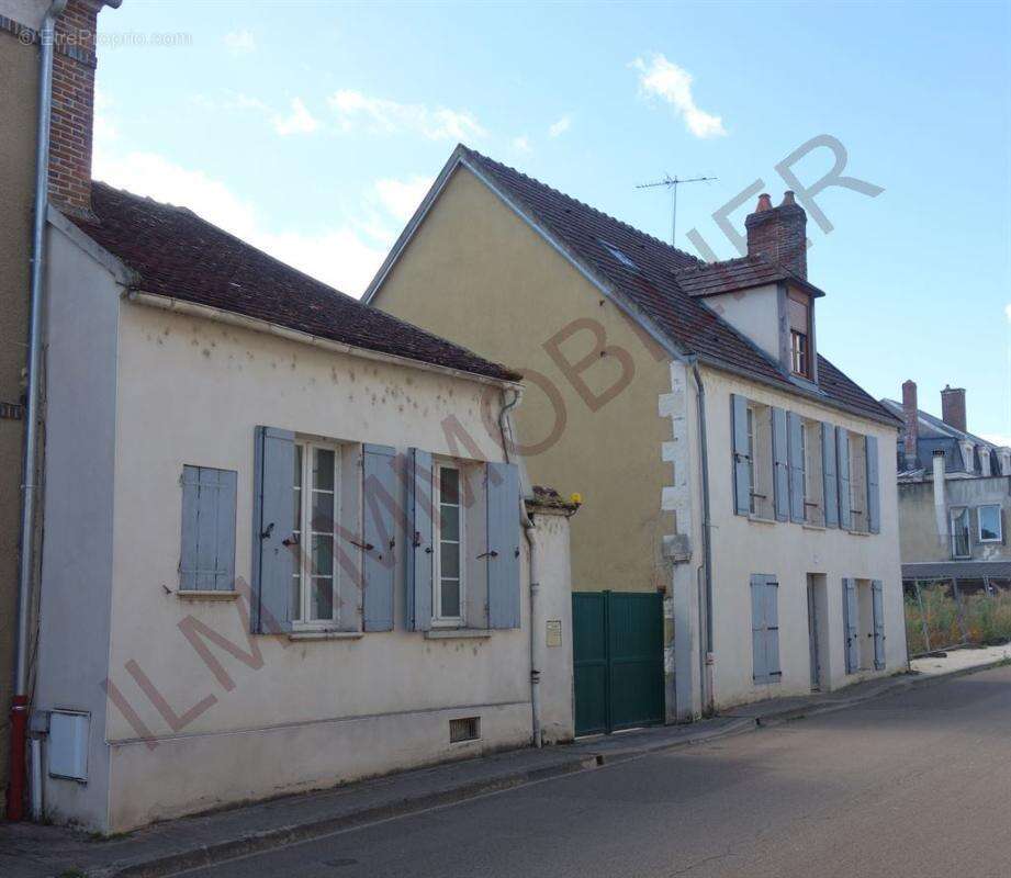 Saint-Florentin – Agréable propriété avec maison principale, maison d'amis et vaste jardin de plus de 1 000 m² - photo 6