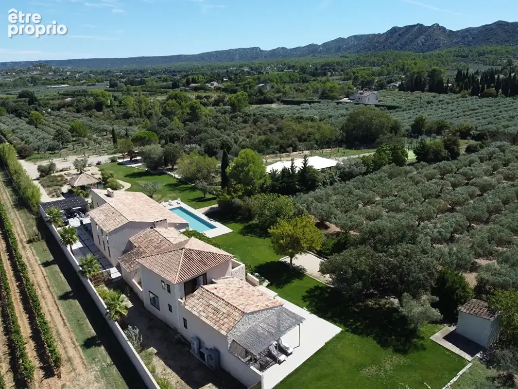 Eygalières , L' oliveraie d'Eygalières , domaine contemporain d'environ 635 m² sur près de 2 hectares avec vue Alpilles, piscine - photo 3
