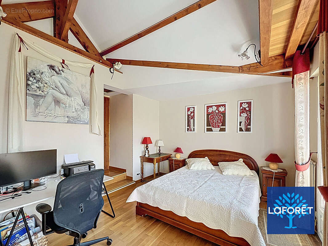 Maison à D'HUISON-LONGUEVILLE