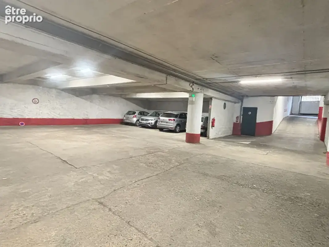 GARAGE / PARKING - Béziers - 671 m2 - photo 10
