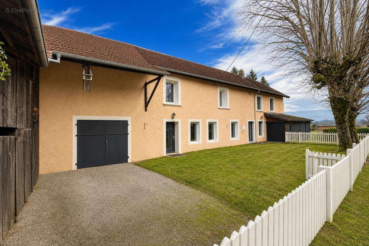 Les abrets-en-dauphiné (38490) – propriété atypique – 335 m² - photo 8