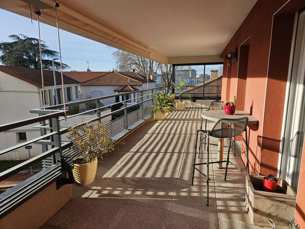 Appartement à LE COTEAU