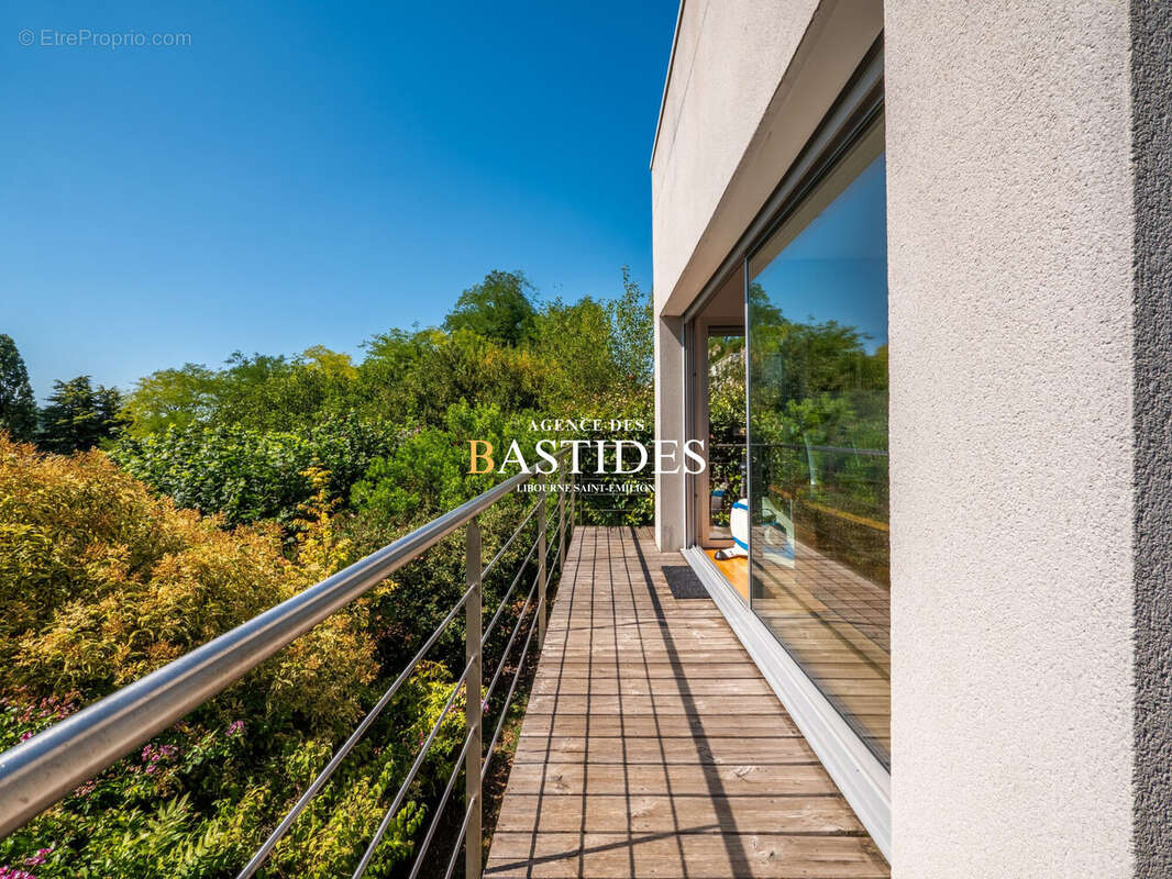 Maison à SAINT-EMILION