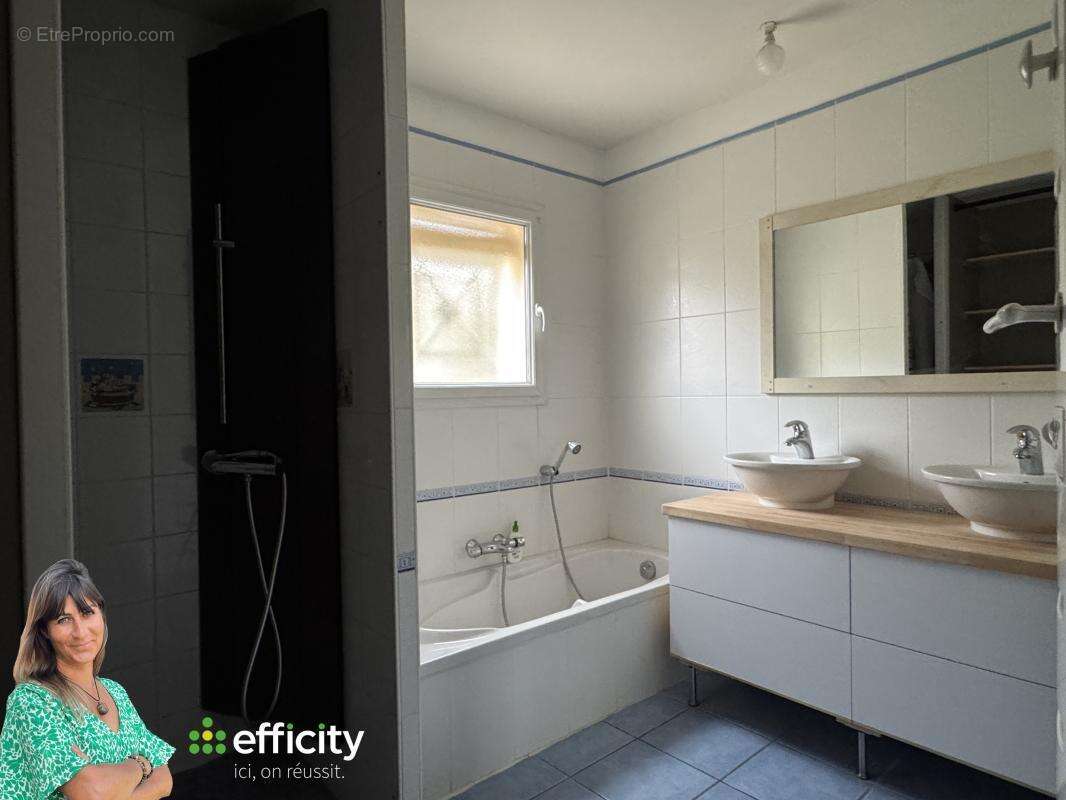 Maison 156 m² à Saint-Cyr-Les-Vignes  - photo 11