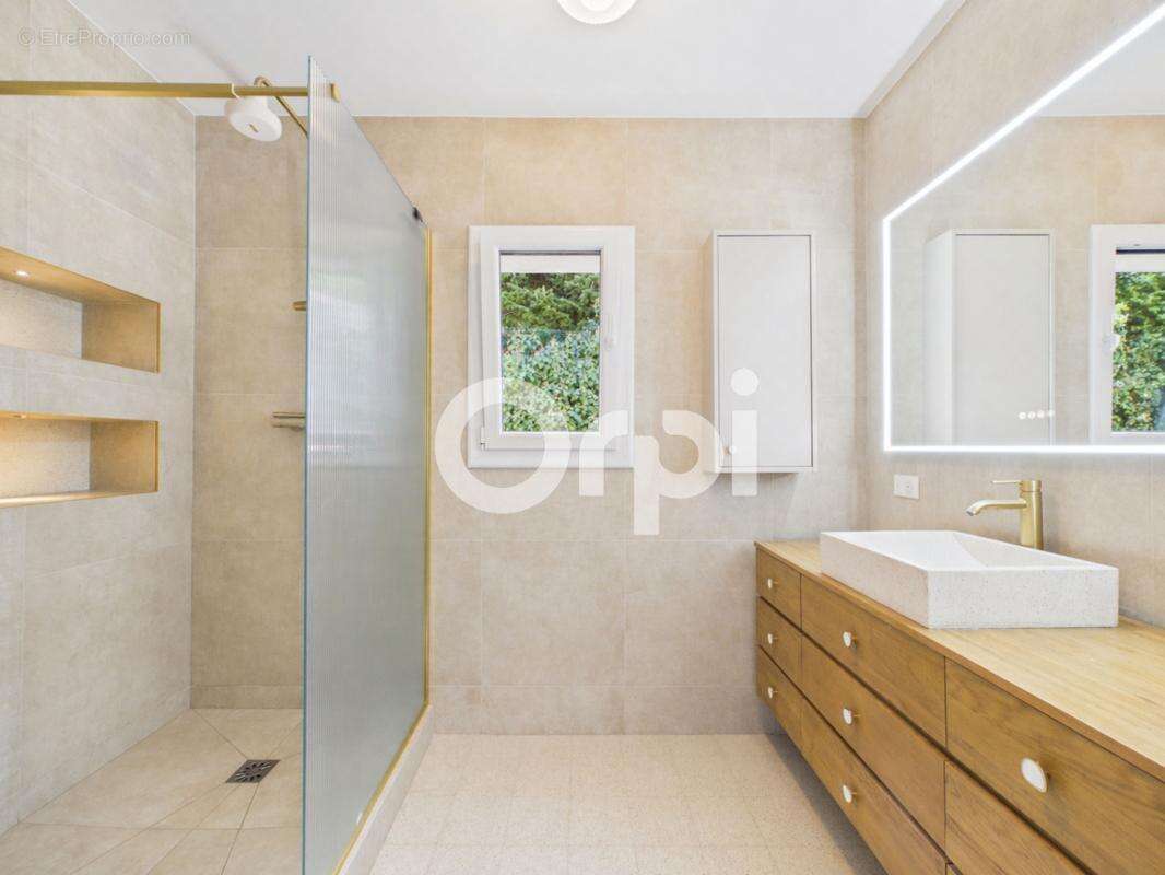 Maison à MANDELIEU-LA-NAPOULE