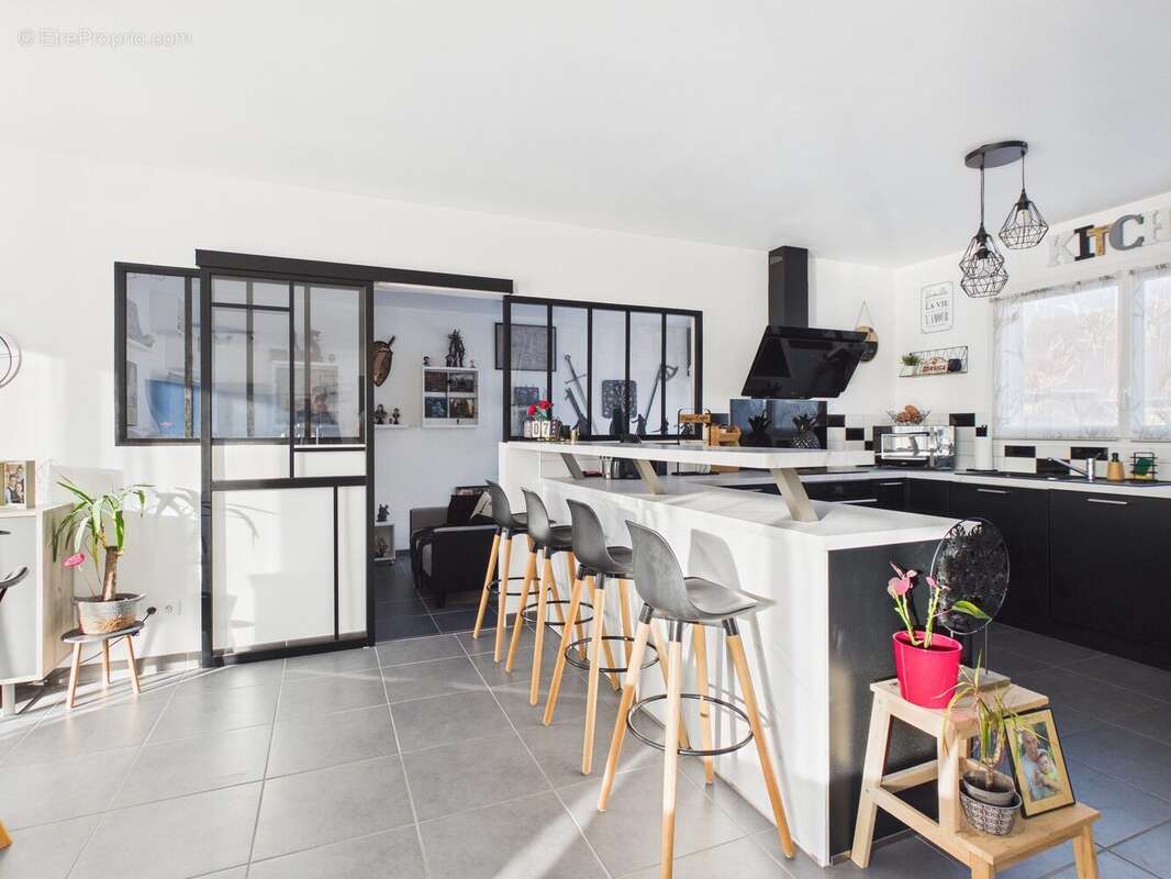 Maison à SAINT-POUANGE