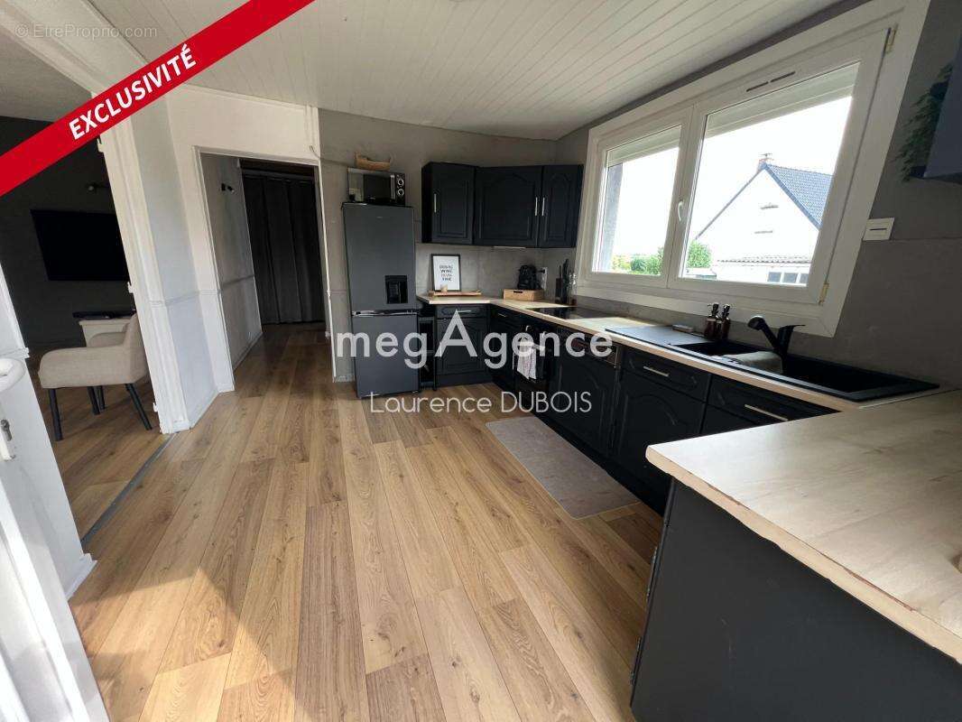Plain pied individuel d'environ 92 m2 habitable, 2 chambres, 1 bureau, située dans une rue calme avec une vue imprenable sur les - photo 4