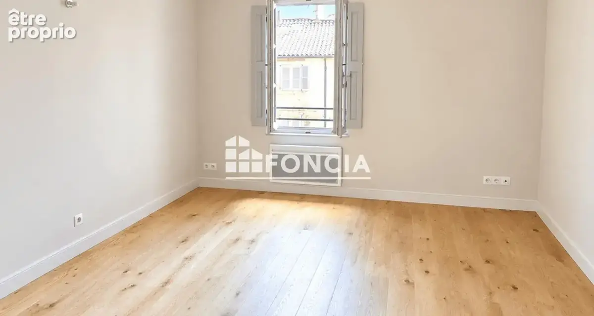Avignon intra-muros —  grande studio de charme dans un immeuble classé, loué et rentable - photo 2