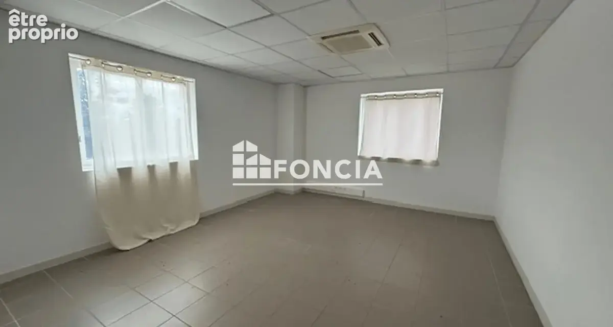 Grand bâtiment de 1200 m2 de surface sur terrain de 5200 m2 - photo 5