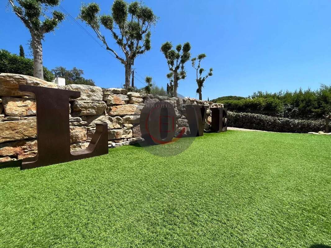 Maison à LES ISSAMBRES