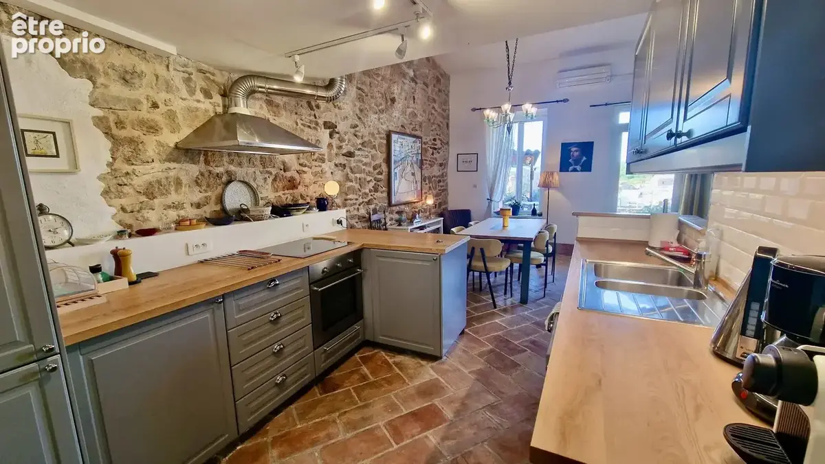 Magnifique Maison de Village en Pierre avec Deux Chambres et une Vue Imprenable - photo 20