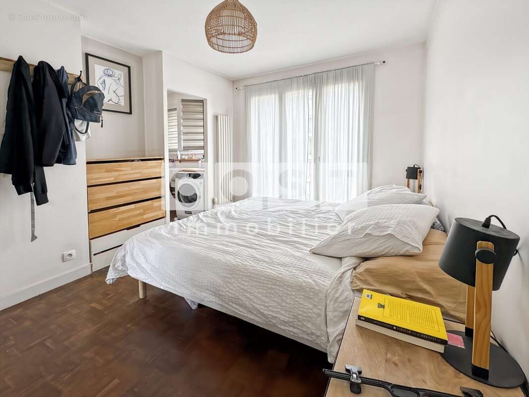 Appartement à COURBEVOIE