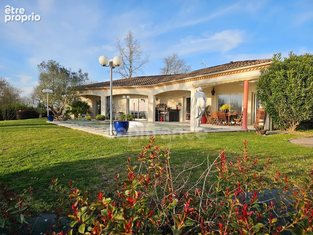 Villa de plain pied - 4 chambres - piscine - terrain de pétanque - garage - cadre naturel privilégié - photo 2