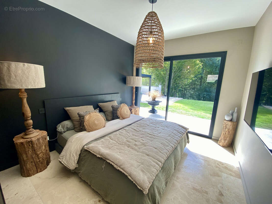 Maison à MONTAIGUT-SUR-SAVE