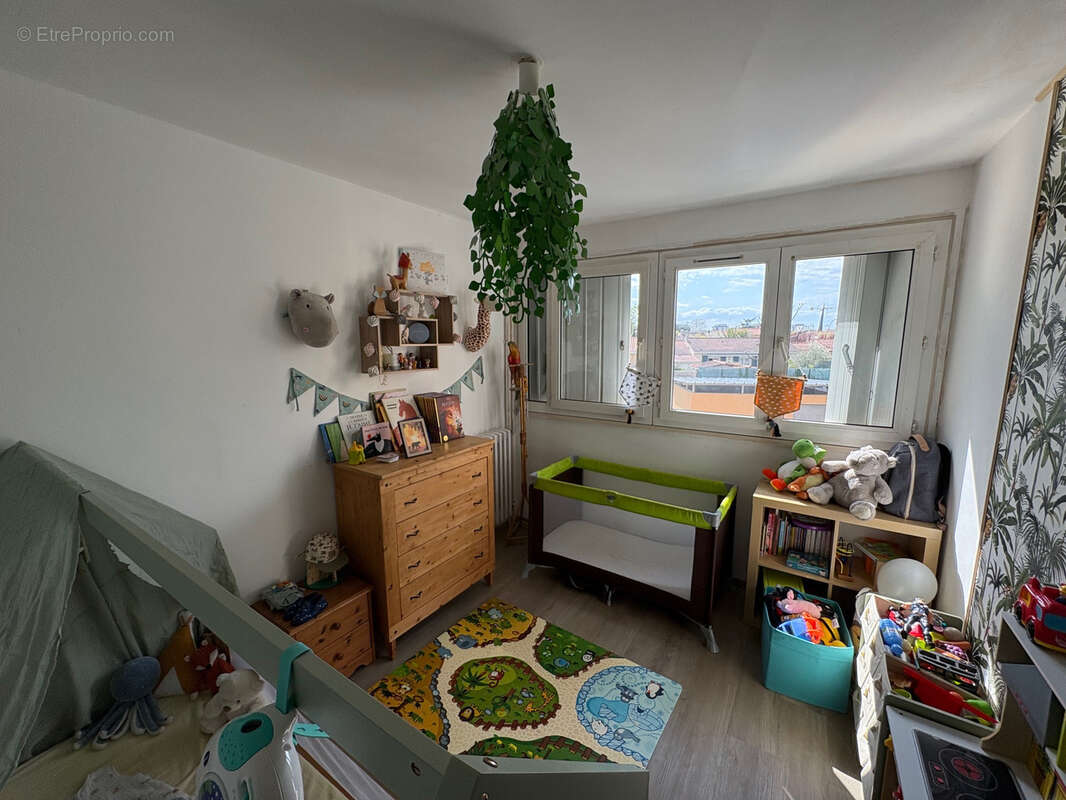 Appartement à BEAUZELLE