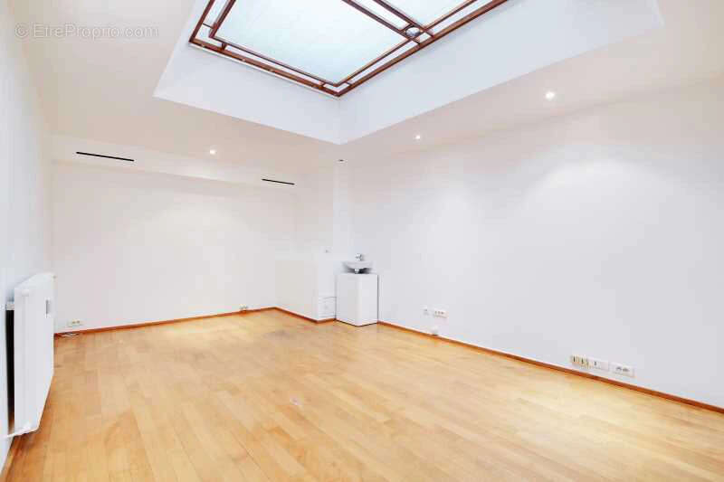 Commerce à PARIS-16E