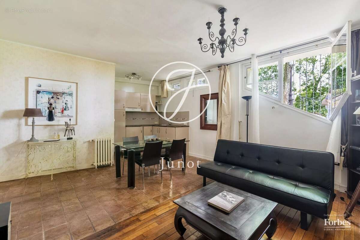 Appartement à PARIS-18E