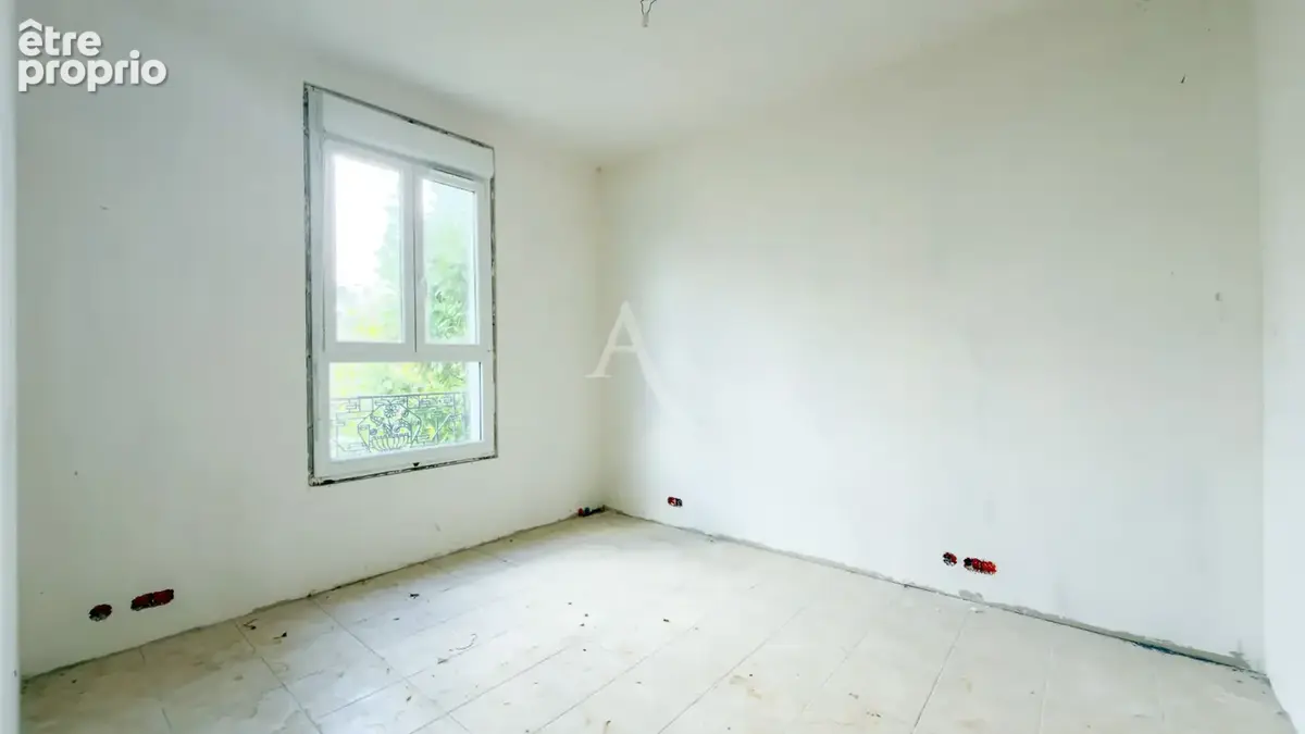 Maison à rénover avec une dépendance aménagée en fond de parcelle. - photo 4