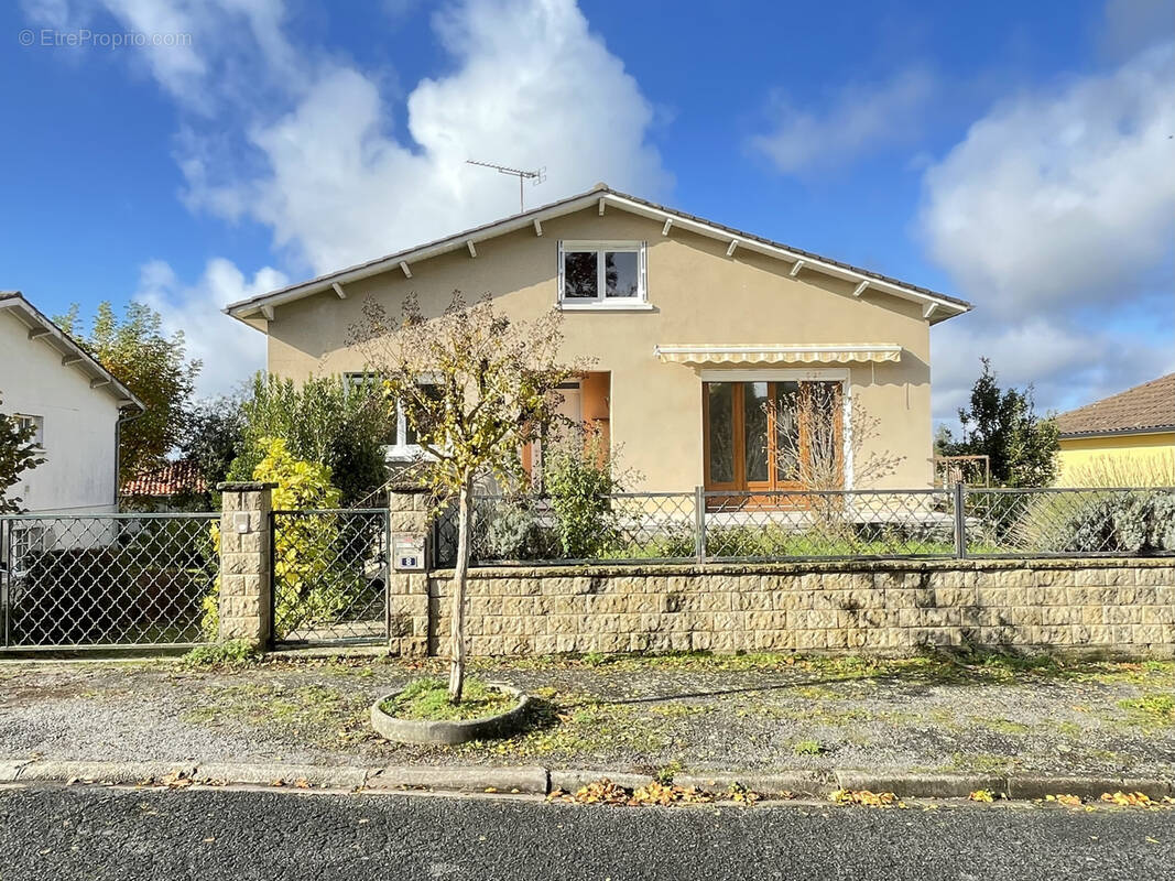Maison à CONFOLENS