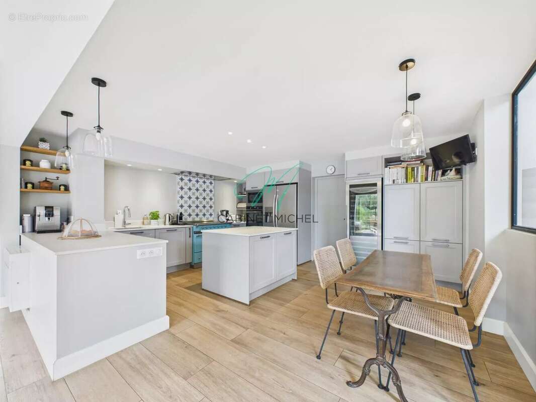 Maison à ROQUEFORT-LES-PINS