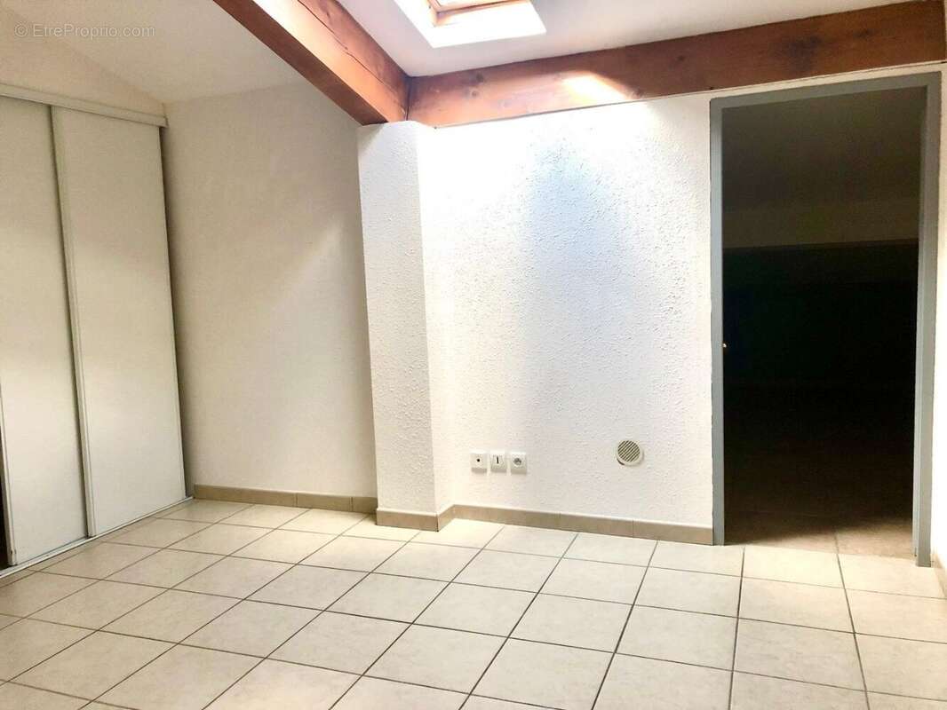 Appartement à COURNONTERRAL