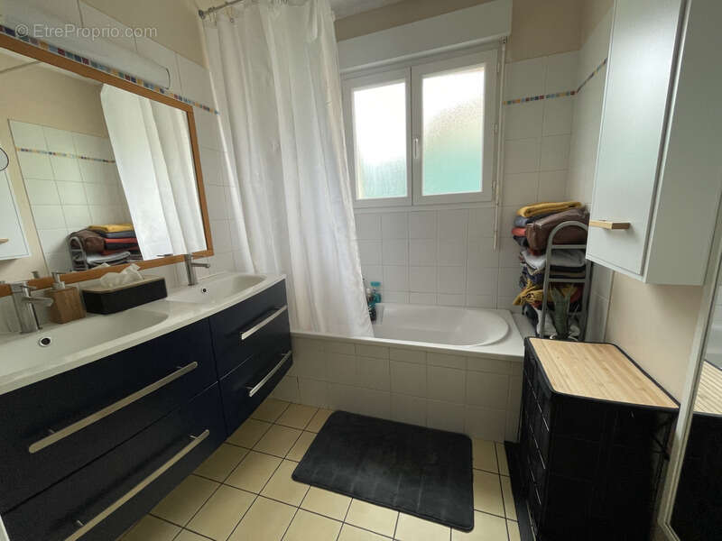 St hilaire st florent maison 3 chambres de plain pied sur parcelle de 848m2 de terrain arbore clos - photo 5