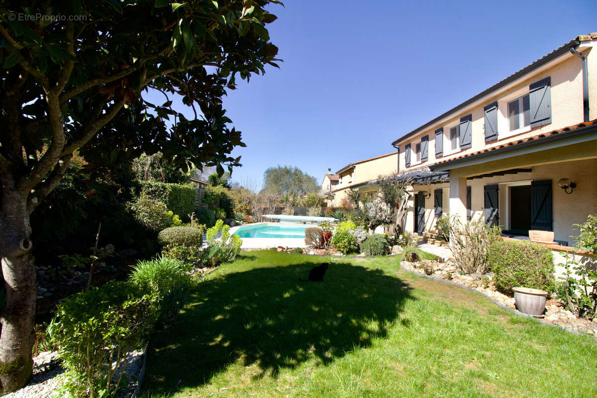 Maison à BEAUZELLE