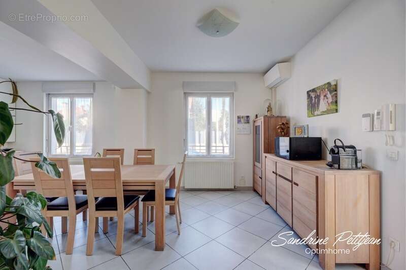 Maison à VAULX-EN-VELIN