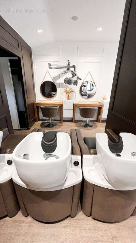 Commerce à LACROIX-FALGARDE