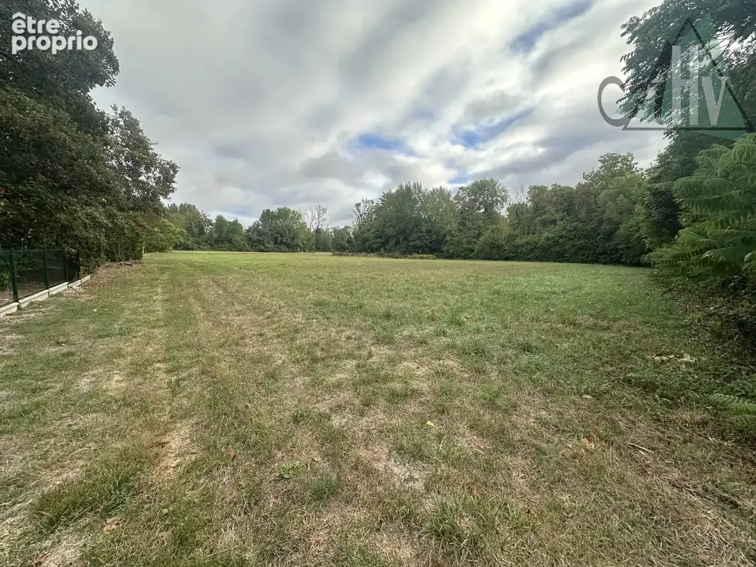 Photo Terrain à Saint-Sauveur-Les-Bray au prix de 12 000€